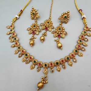 Simple necklace set