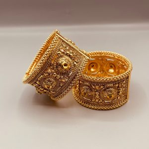 Rajwari kara/bangle